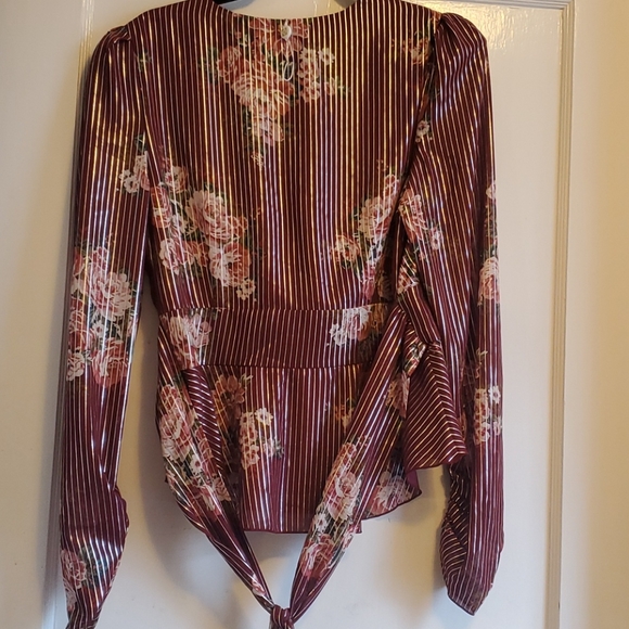 NWT stunning floral top - Picture 5 of 11